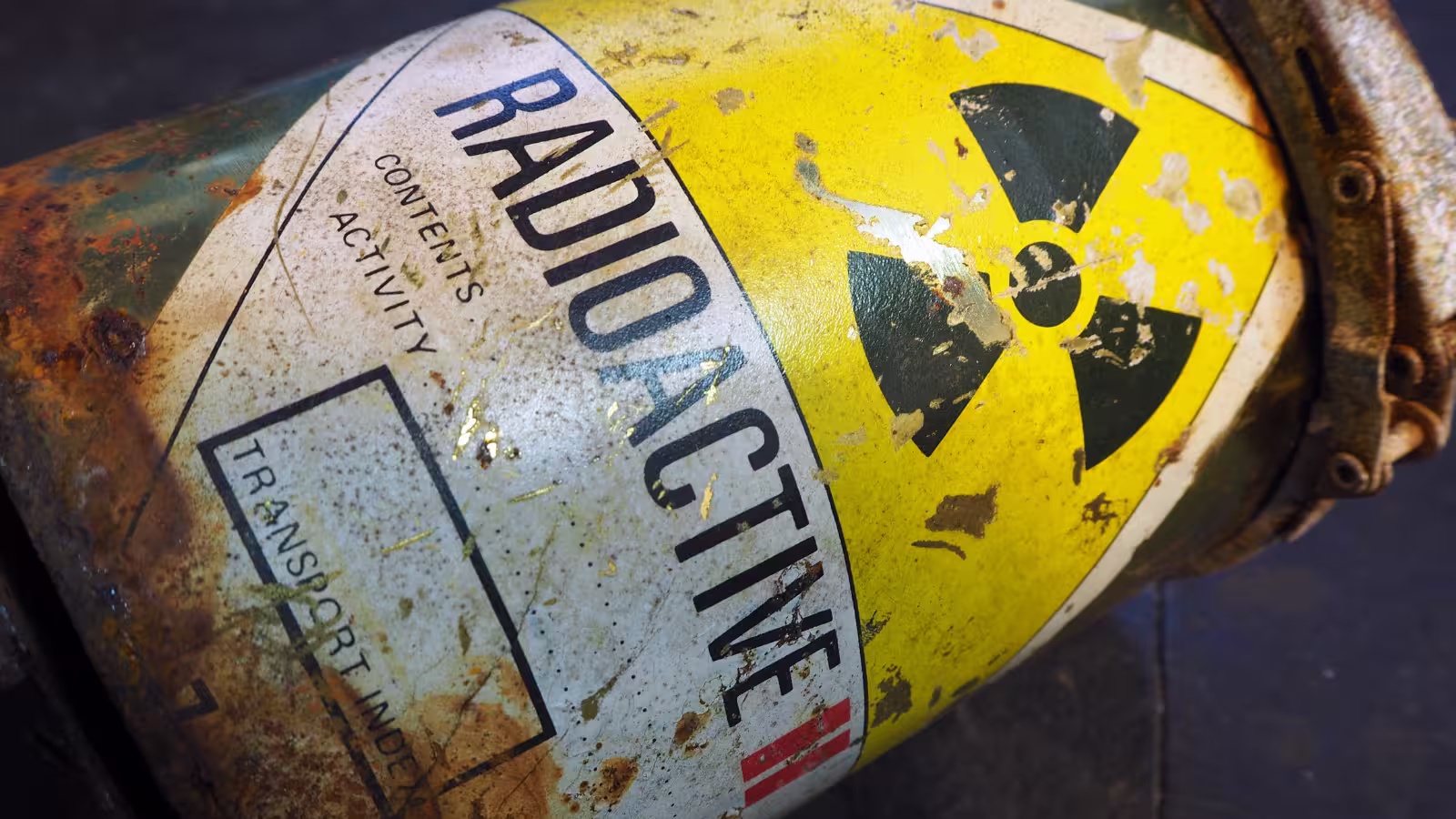 Calculateur de Demi-Vie : Comment Calculer la Désintégration Radioactive (Avec Exemples)